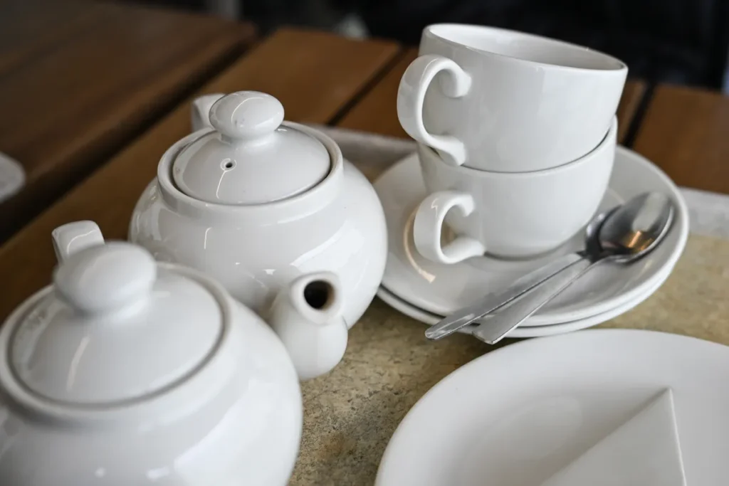 Service à thé en porcelaine