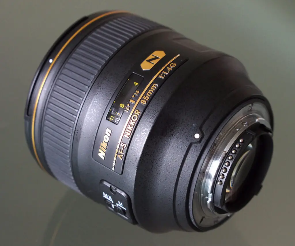 Nikon AF-S 85 mm f / 1.4G
