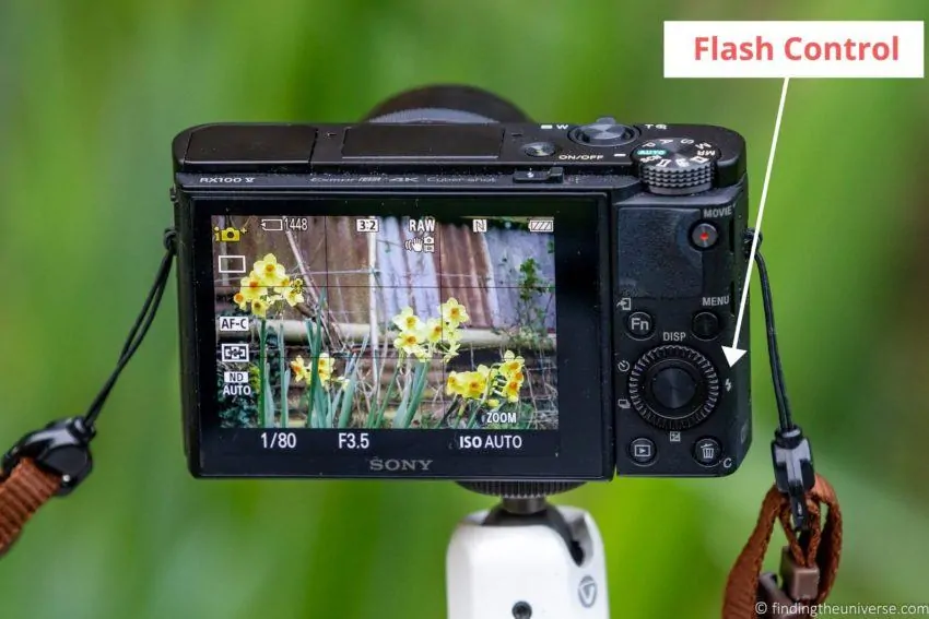 Flash Control Compact Camera 850x567 1